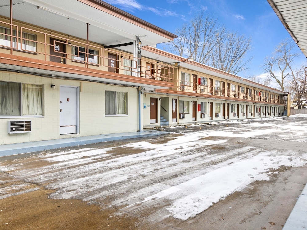hotel peoria il i 74