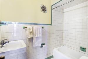 hotel peoria il i 74