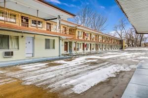hotel peoria il i 74