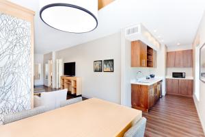 hyatt place kelowna