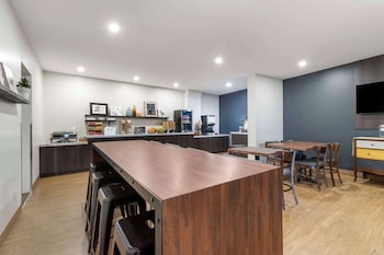 villa inn and suites surestay collection by best western