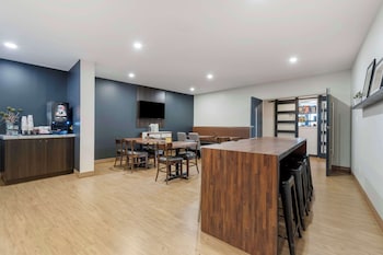 villa inn and suites surestay collection by best western