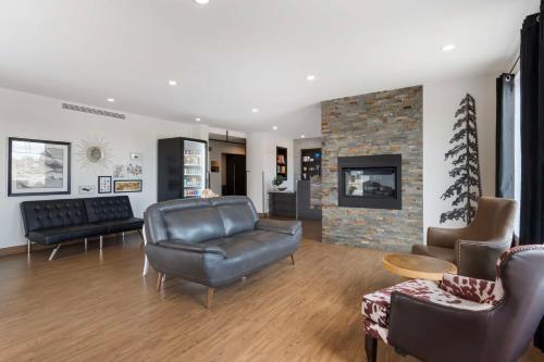 villa inn and suites surestay collection by best western