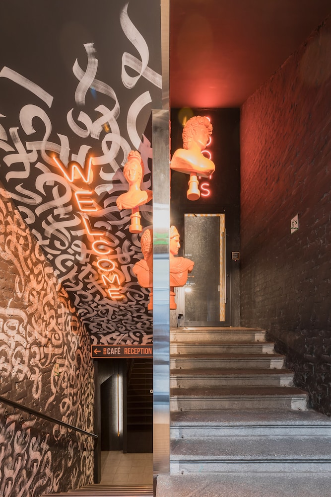 globe runner hotel and hostel