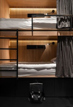 globe runner hotel and hostel