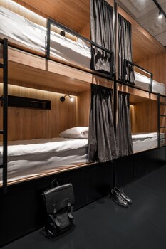 globe runner hotel and hostel