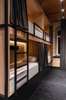 globe runner hotel and hostel