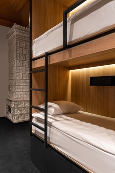 globe runner hotel and hostel