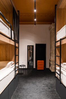 globe runner hotel and hostel