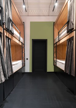 globe runner hotel and hostel