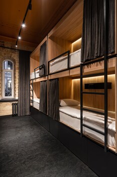 globe runner hotel and hostel