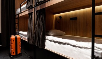 globe runner hotel and hostel