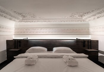 globe runner hotel and hostel