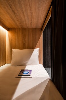 globe runner hotel and hostel