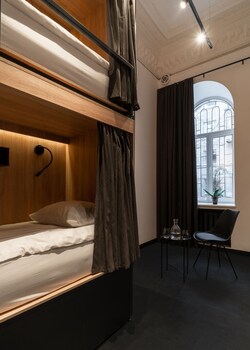 globe runner hotel and hostel