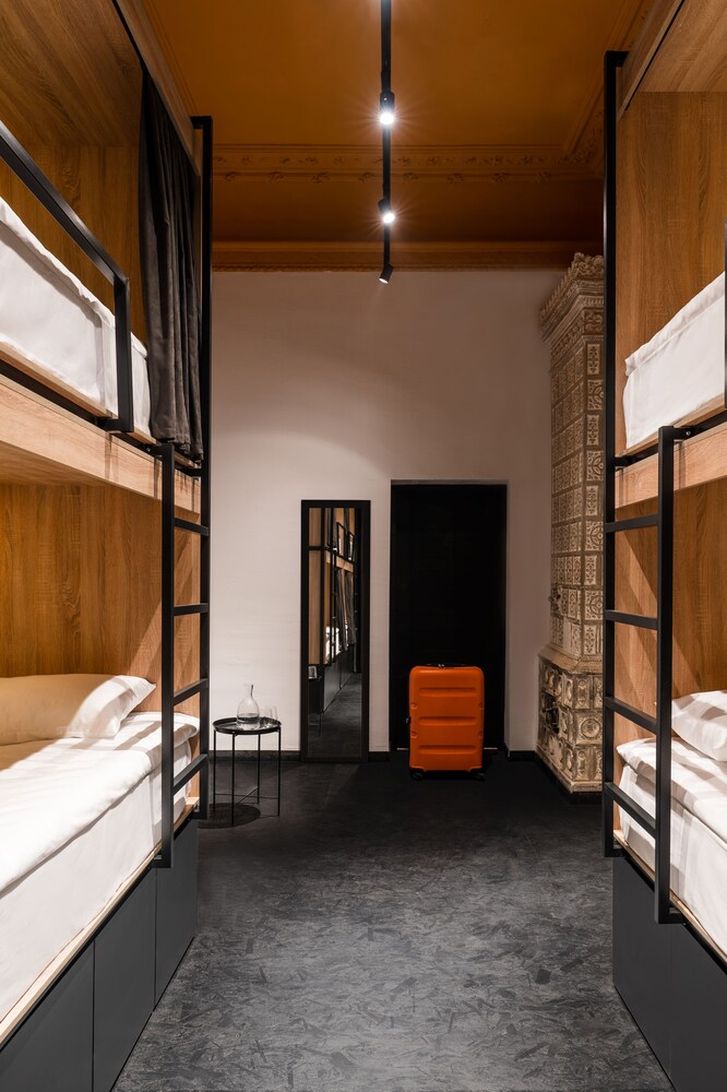 globe runner hotel and hostel