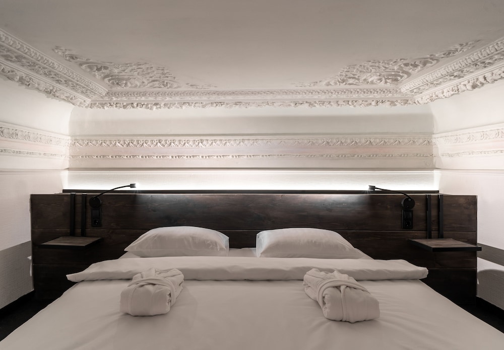 globe runner hotel and hostel