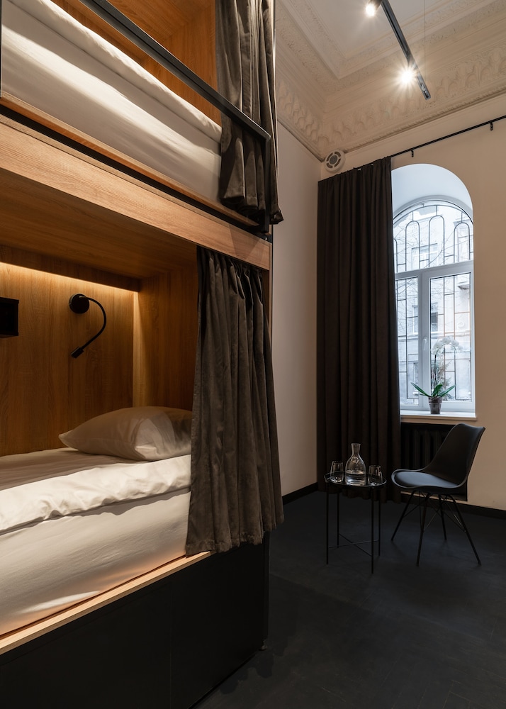 globe runner hotel and hostel