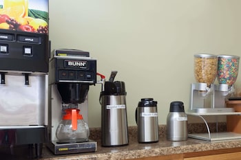Travelodge By Wyndham Seymour,Indiana>>Columbus,2 star