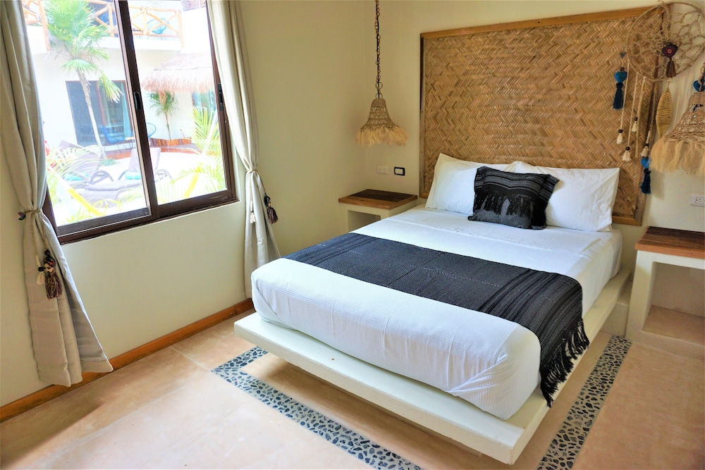 la puerta azul beachfront adults only