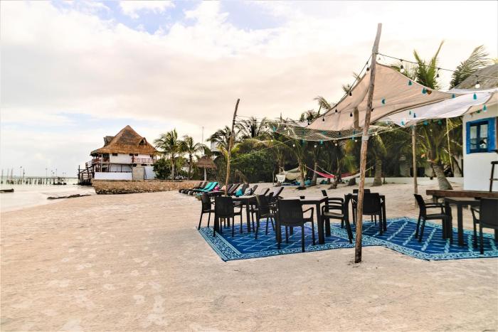 la puerta azul beachfront adults only