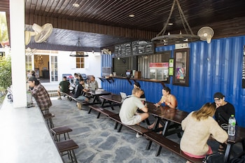 mad monkey luang prabang