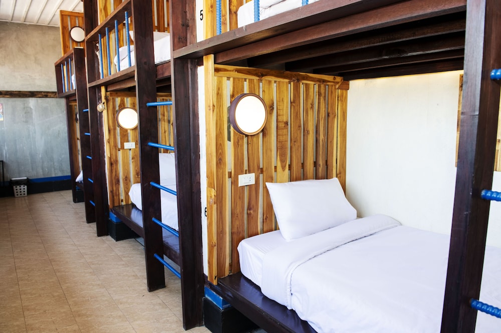 mad monkey luang prabang