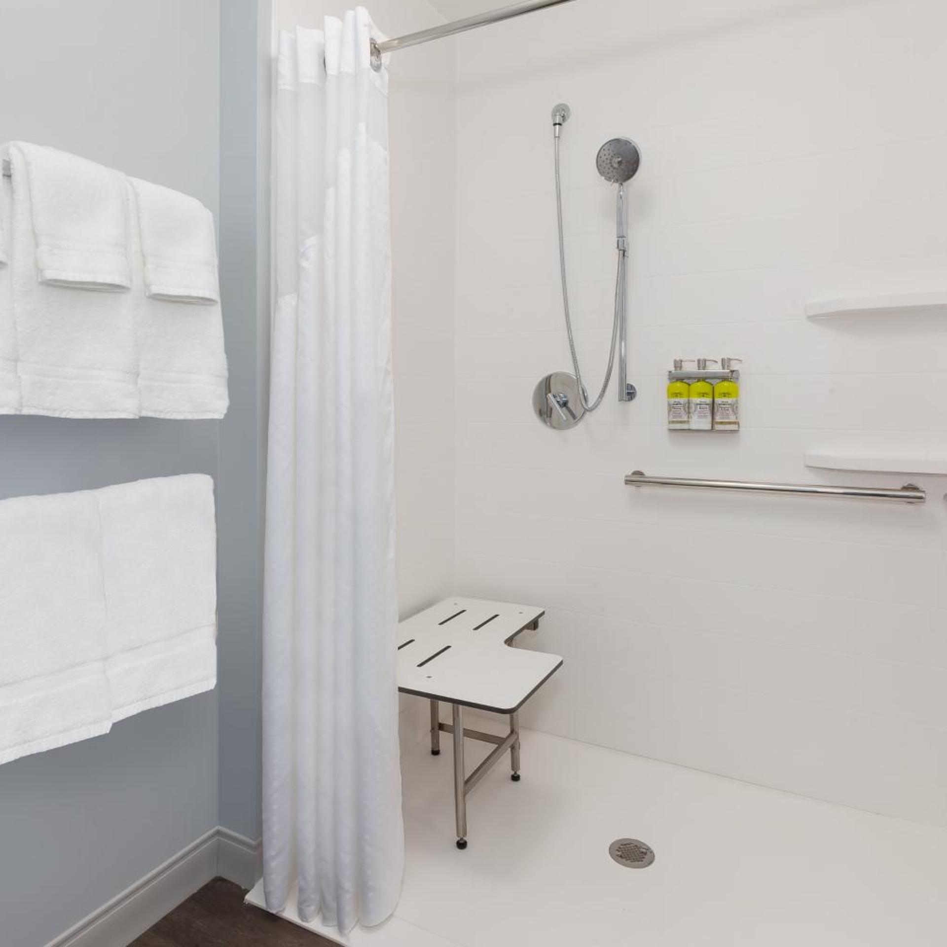 hol inn exp cedar springs grand rapids n