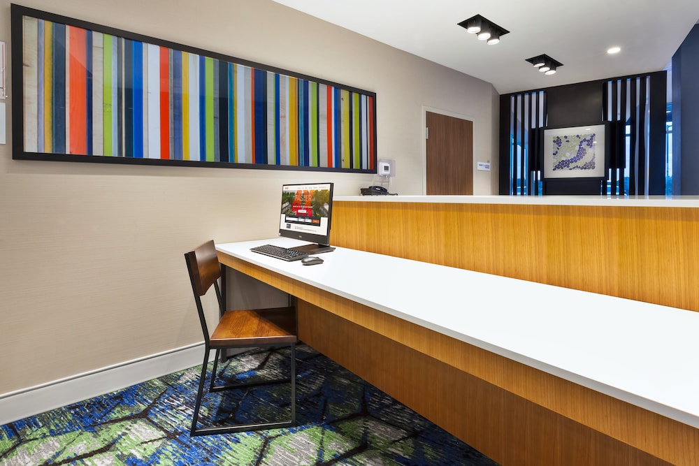hol inn exp cedar springs grand rapids n