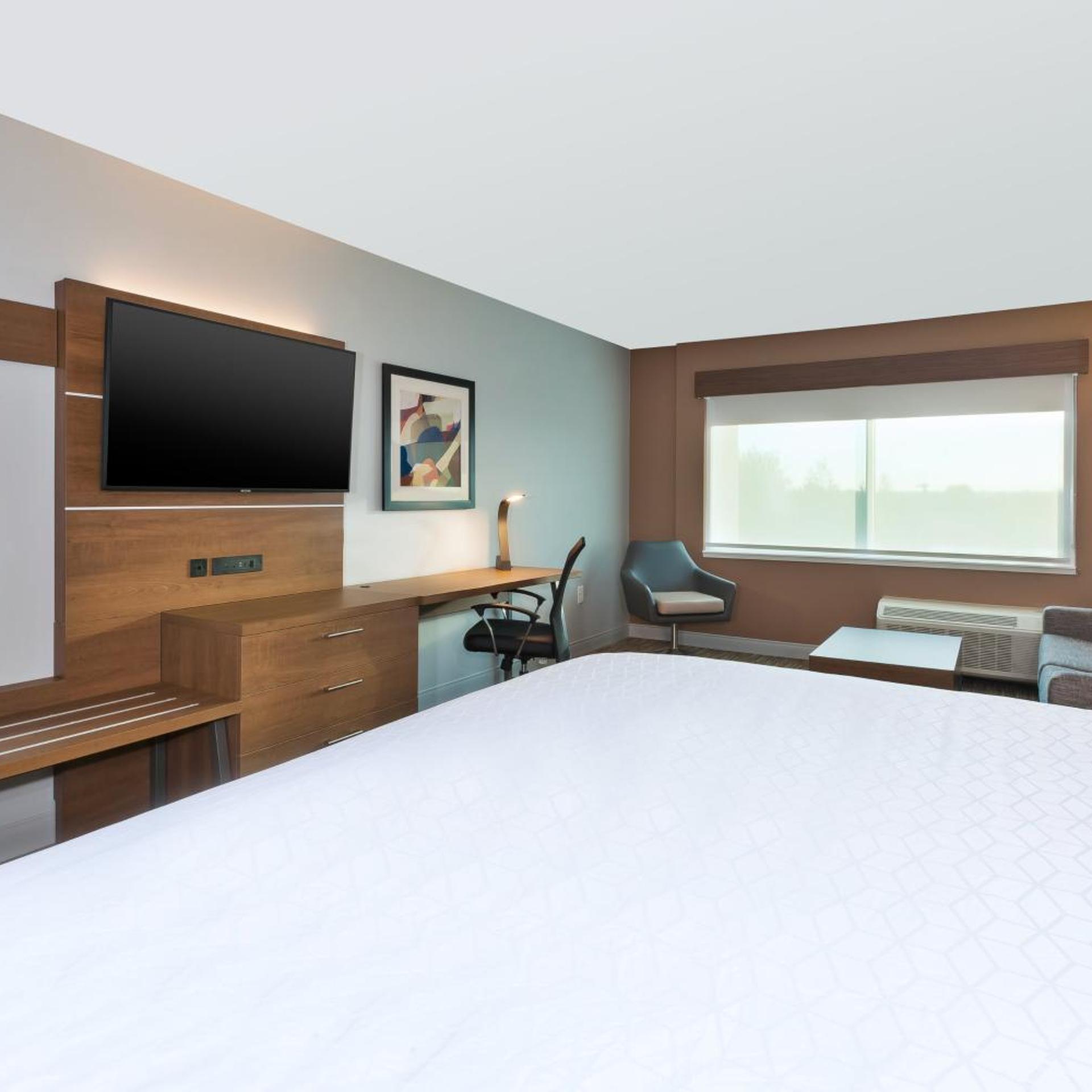 hol inn exp cedar springs grand rapids n
