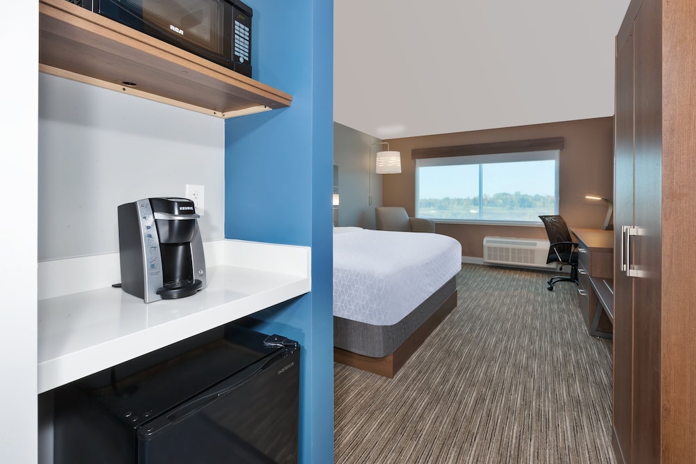 hol inn exp cedar springs grand rapids n