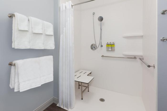 hol inn exp cedar springs grand rapids n