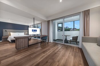 holiday inn express guiyang jinyang avenue an ihg hotel