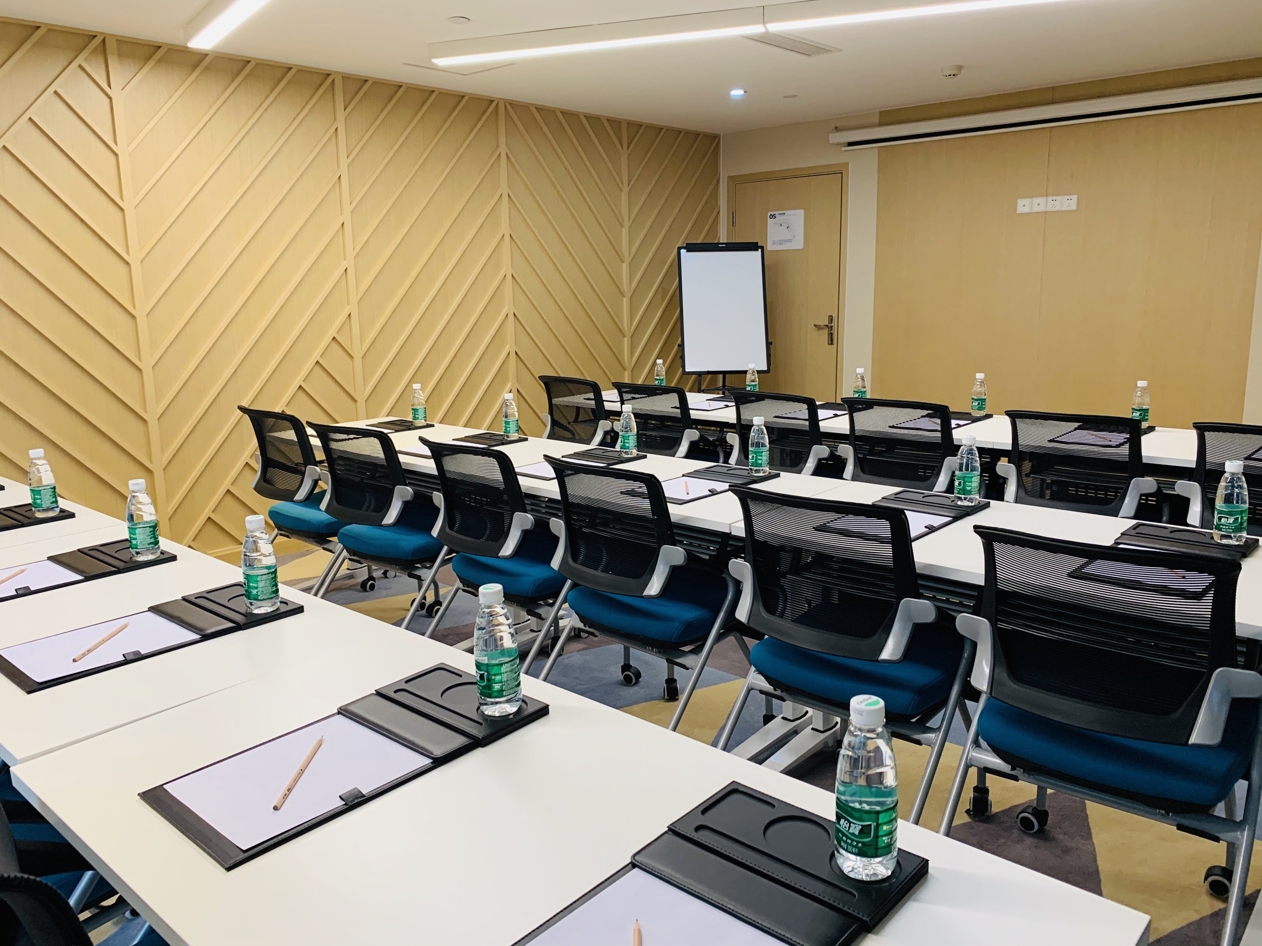 holiday inn express zhangjiagang free trade zone an ihg hotel