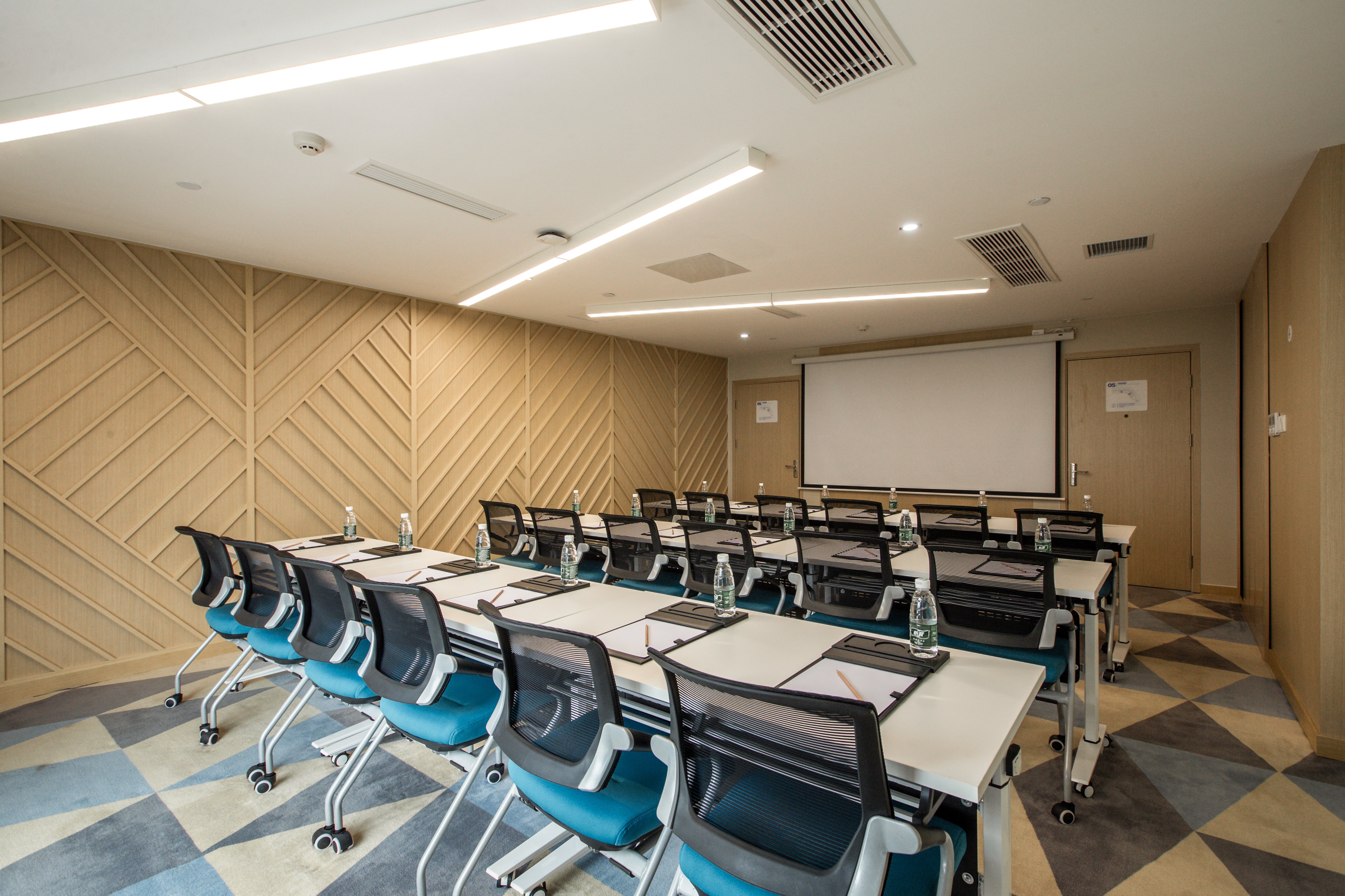 holiday inn express zhangjiagang free trade zone an ihg hotel