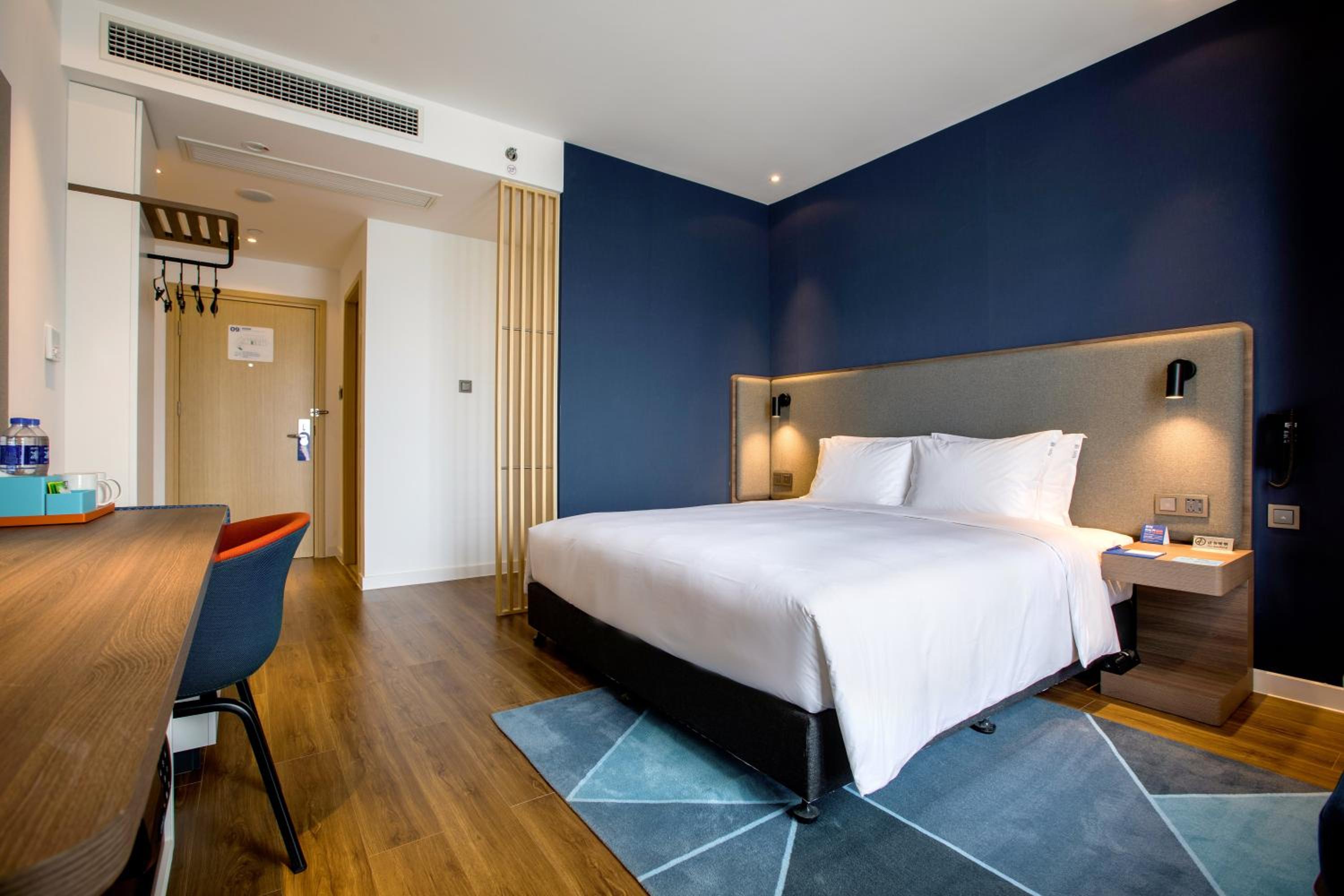 holiday inn express zhangjiagang free trade zone an ihg hotel