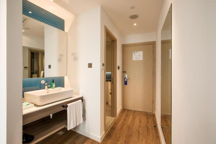 holiday inn express zhangjiagang free trade zone an ihg hotel