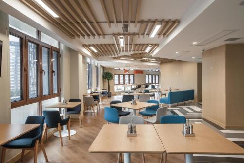 holiday inn express zhangjiagang free trade zone an ihg hotel