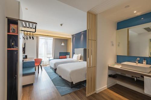 holiday inn express zhangjiagang free trade zone an ihg hotel