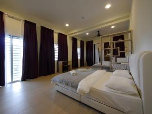 play residence at golden hills