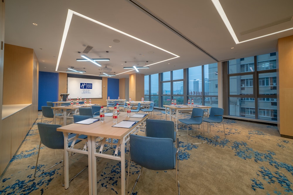 holiday inn express huaibei city center an ihg hotel