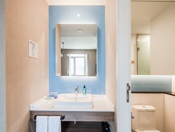 holiday inn express litang