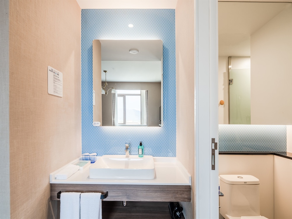 holiday inn express litang