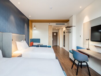 holiday inn express litang