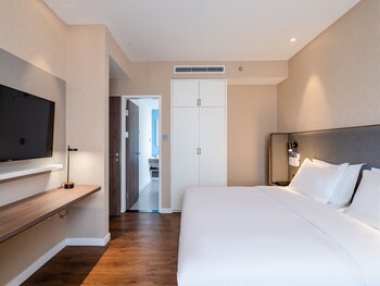 holiday inn express litang