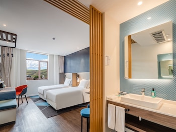 holiday inn express litang