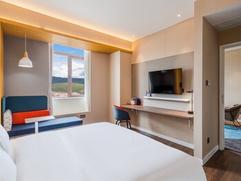 holiday inn express litang