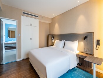 holiday inn express litang