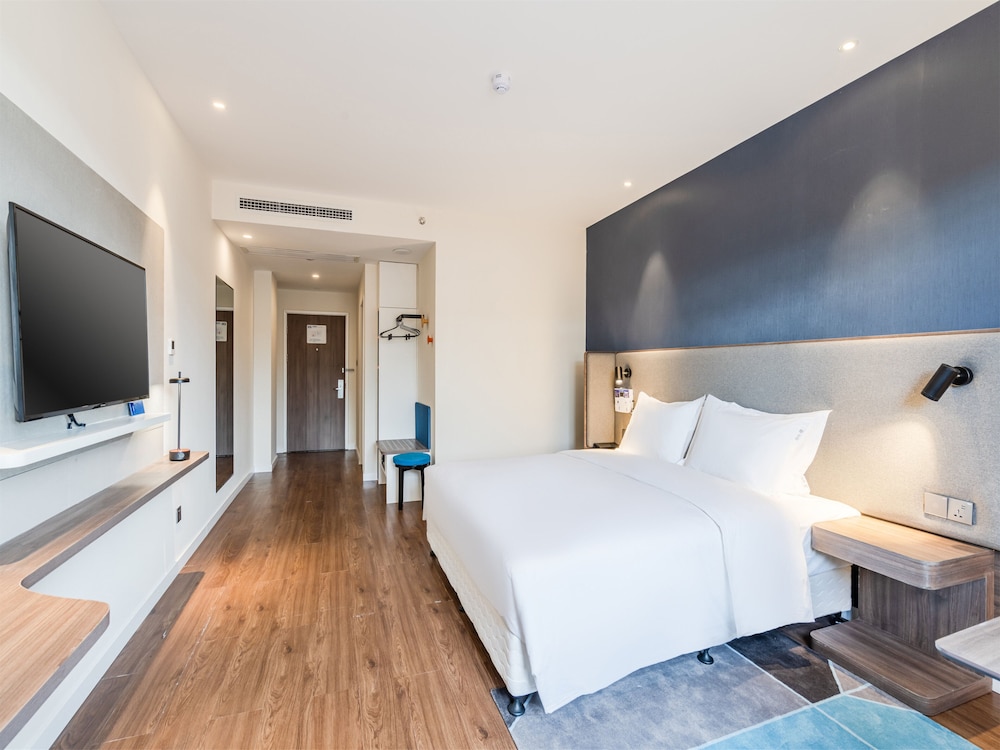 holiday inn express litang