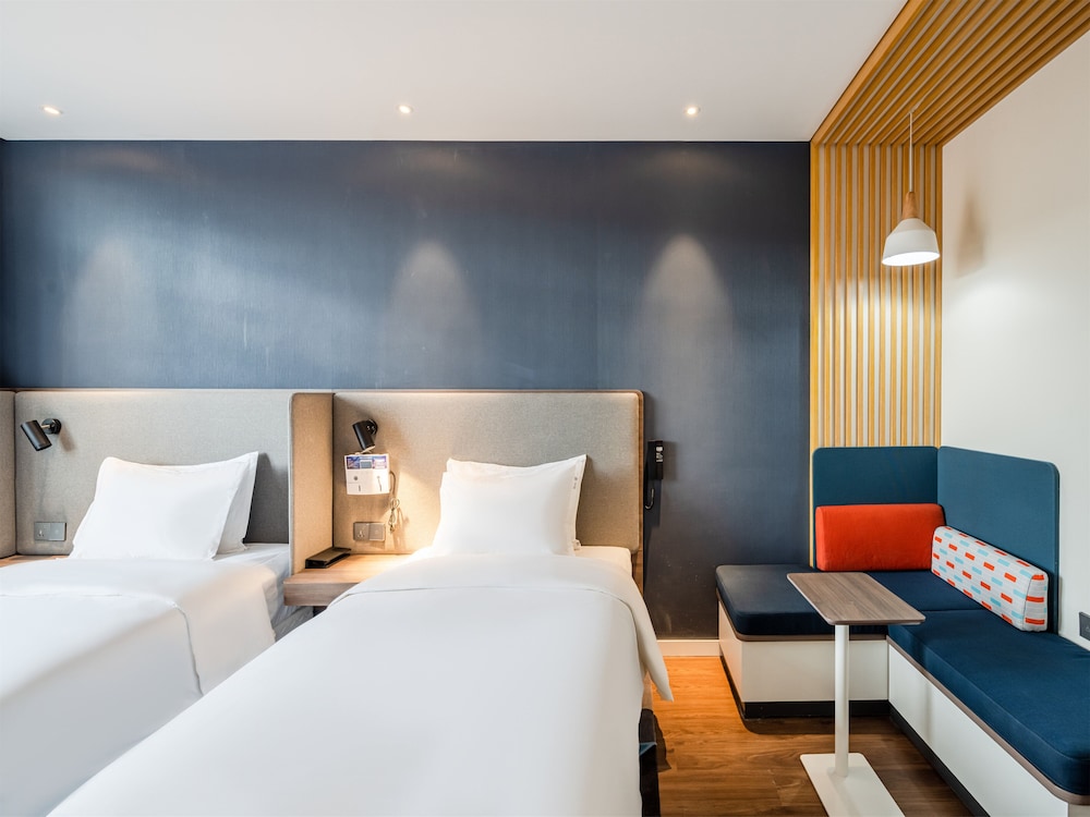 holiday inn express litang
